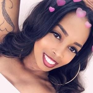 Meet your Posher, Carleshia